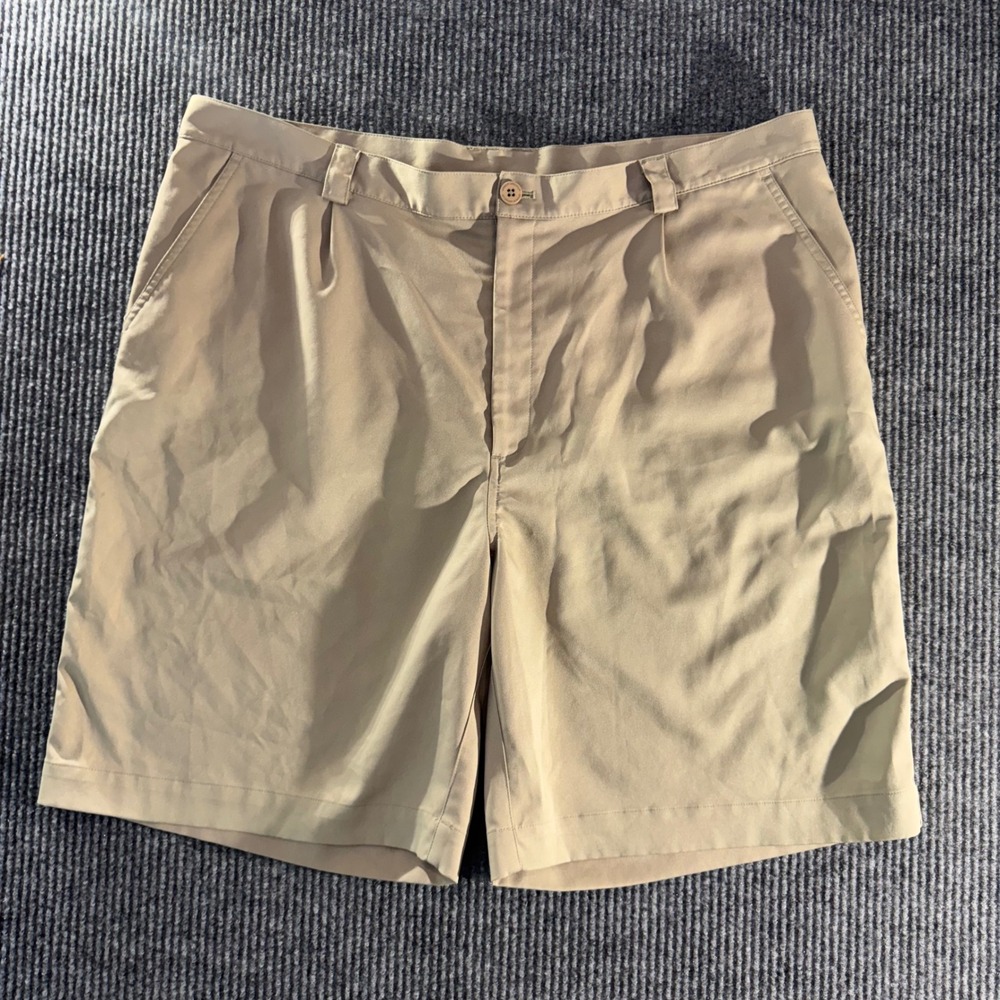 Under Armour Heatgear Golf‎ Shorts Mens 40R Khaki Pleated Performance Stretch